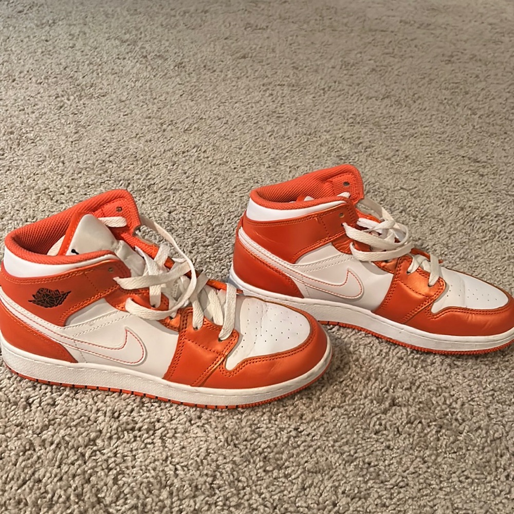 Mid Jordans